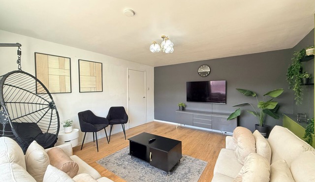 5-Beds, 2 Baths, near Portobello beach, Sleeps 10