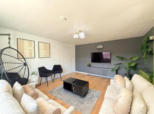 5-Beds, 2 Baths, near Portobello beach, Sleeps 10