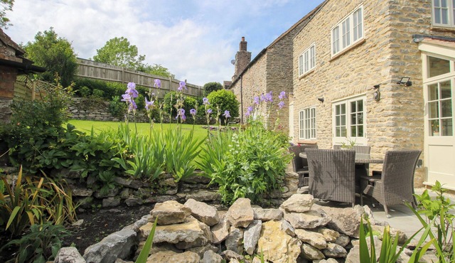 5 SHREWSBURY ROAD, pet friendly, with open fire in Much Wenlock
