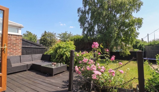 57 HOWDEN AVENUE, family friendly, with a garden in Skellow