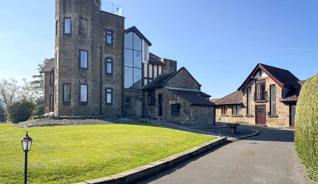 6 Bed in Chapel-en-le-Frith (oc-c34371)