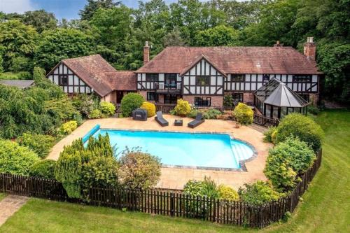 6 Bed in Taunton oc-b34095