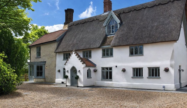 6 bedroom accommodation in Wreningham