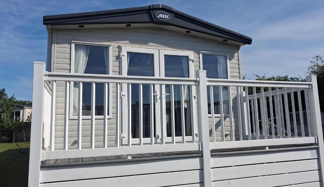 6 Berth Caravan With Front Decking At Carlton Meres In Suffolk Ref 60010K