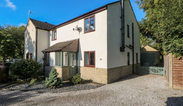 6 Hunters Green Close, Chinley