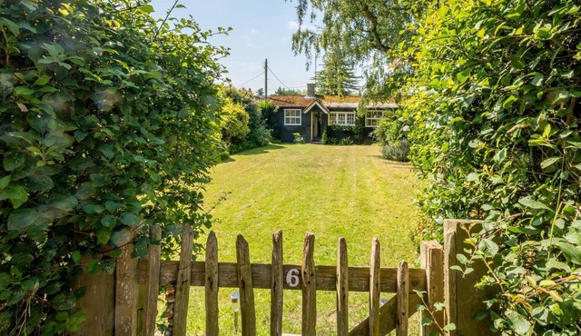 6 Uplands - sleeps 3 guests in 2 bedrooms