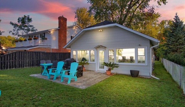 681 Beach House - Private Beache, YQG wineries, peaceful cottage life