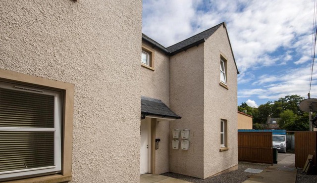 8 Varis Apartments