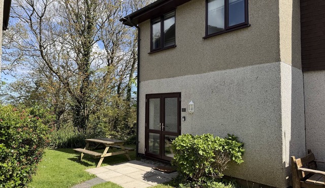 82 Strawberry Hill, Tolroy Manor