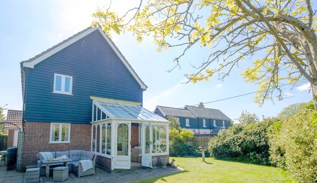 9 The Coastguards - sleeps 8 guests in 4 bedrooms