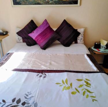 A spacious double room with wi-fi & parking space