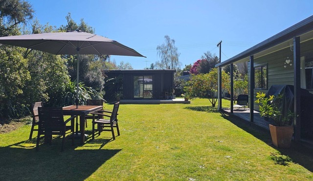 A sunny seaside holiday home in Marahau. Close to the beach and the ABel Tasman National Park