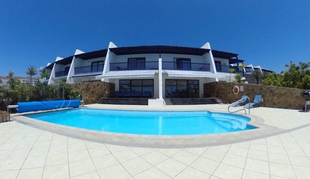 A Wonderful Frontline Villa to Watch the Boats Go By!