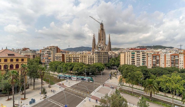 AB Sagrada Familia Views