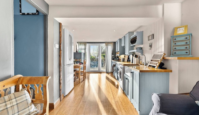 Abbey House: Character filled 1 bedroom with terraced balcony: sleeps 4