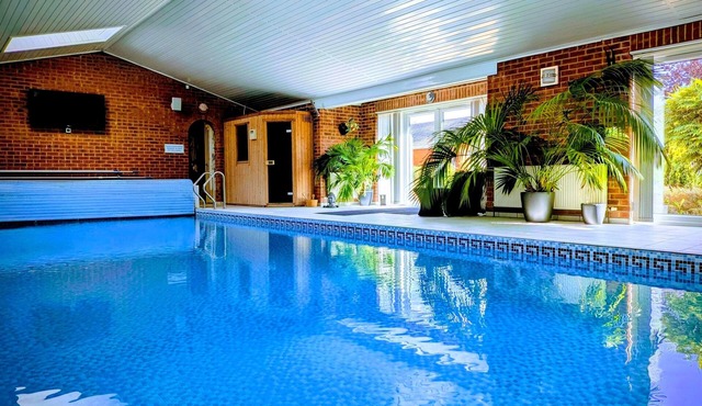 Aberfall | Luxury Retreat. Indoor Heated Pool Hot Tub Saunas Gym Cinema Grounds