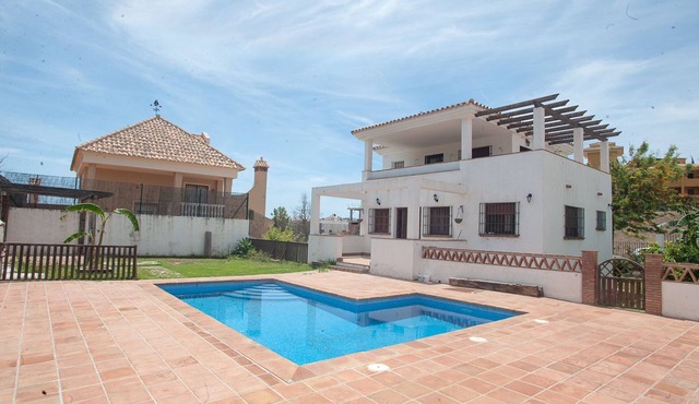 Acogedora Casa Independiente con Piscina a un Minuto de la Playa