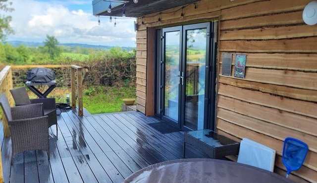 Adorable 1-bedroom cabin in charming Enniskillen awaits you. With private hottub