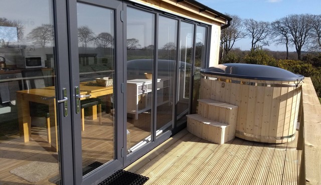 Ailsa Lodge Sleeps 3- Hot Tub, Scenic Views