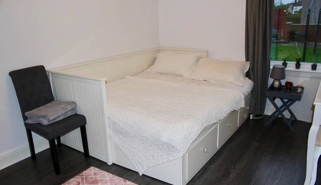 Amazing 2-Bed Home w/Private Garden Free Parking
