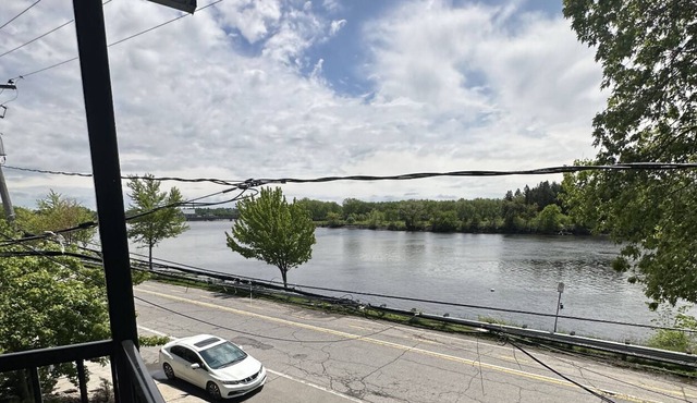 Amazing location, water front , peacefull feels like cottage but downtown