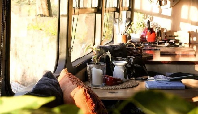 Amazing Renovated Airstream with Hot-Tub Under the Stars in Canterbury