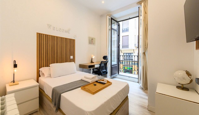 Amsterdam: room with comfort and shared areas Gran Vía-Madrid