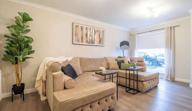 Angel House - 3 bedrooms close to Airdrie Centre