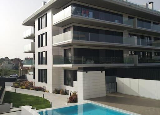 Apartamento en Edificio Nuevo con Piscina