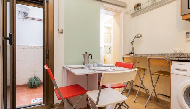 ApartEasy - Central Barcelona Studio Apartment