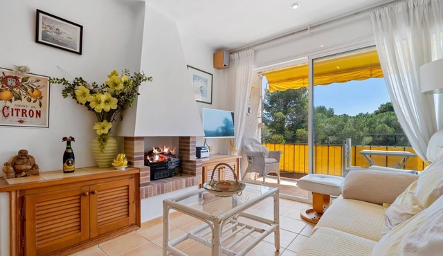 Apartment with parking 400m beach and shops