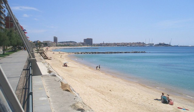Apartment 'Calonge' on the Seafront with Air Conditioning