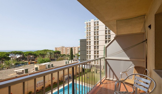 Apartment 'Apartamento Primera Línea De Mar' with Sea View, Shared Pool and Wi-Fi