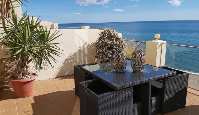 Apartment 'Beach Town Views' with Sea View, Wi-Fi and Air Conditioning
