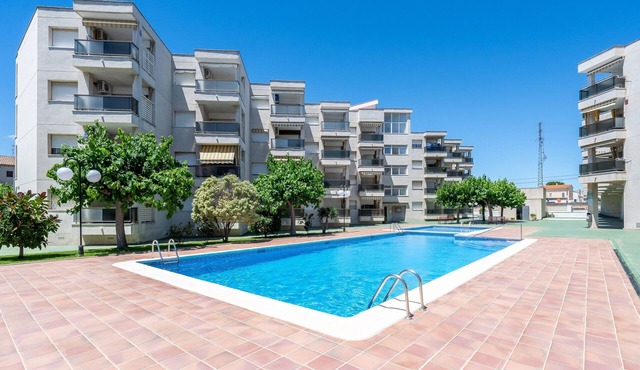 Apartment 'Bumbai' with Shared Pool, Private Garden and Air Conditioning
