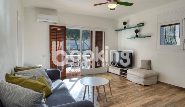 APARTMENT FOR 6 PEOPLE WITH PARKING 2 MINUTES FROM THE BEACH