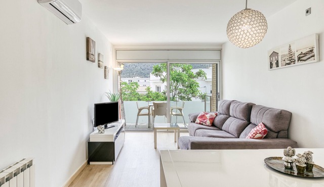Apartment 'Georges' with Shared Terrace, Balcony and Air Conditioning