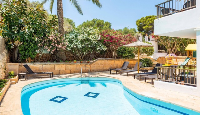 Apartment 'Gran Sol Family 5' with Shared Pool, Wi-Fi, and Air Conditioning