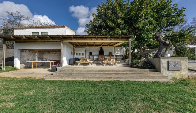Apartment 'La Cort' with Mountain Views, Wi-Fi, and Air Conditioning