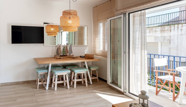 Apartment 'Llafranc 100 - Calle Coral' Close to the Beach with Wi-Fi, Garden & Balcony