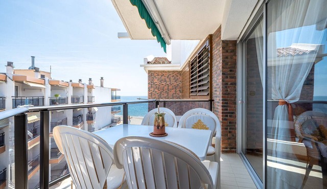 Apartment "Mexico I" on the Beachfront with Terrace, A/C and Wi-Fi