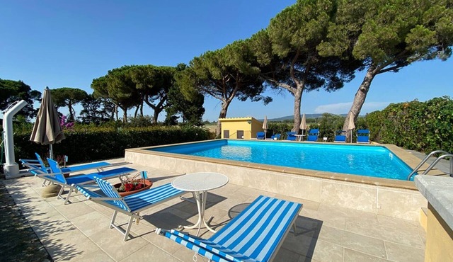 Apartment 'Podere Nuti - 3 Vallino' with Shared Pool, Garden, and Wi-Fi