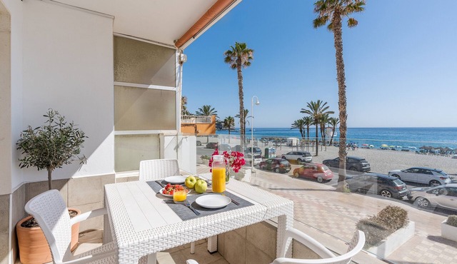 Apartment 'Primera Linea De Playa La Herradura' with Sea Views, Balcony and Wi-Fi