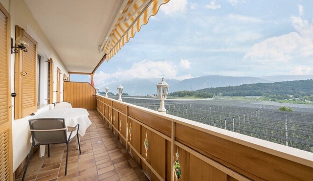 Apartment "Residenz Kronstein - 6" with Balcony, Shared Garden and Mountain View