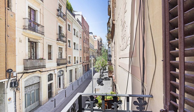 Apartment 'Sagrada Familia Balcony' with Balcony and Wi-Fi