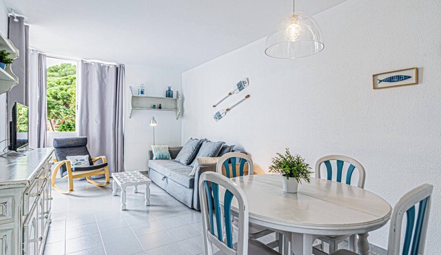 Apartment with terrace a few steps from the beach