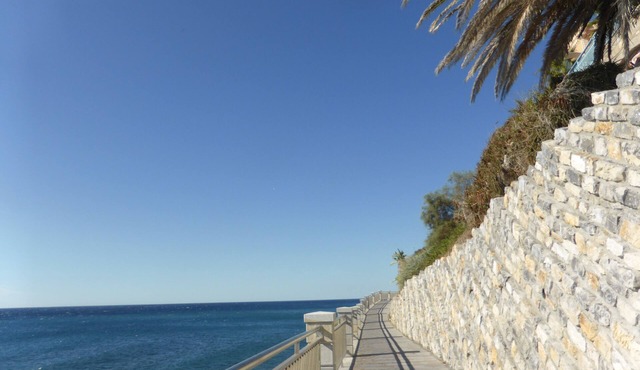 Apartment with sea view, modern equipment, WiFi, private parking