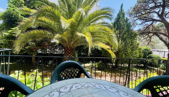 Apartment with terrace and parking 750m beach