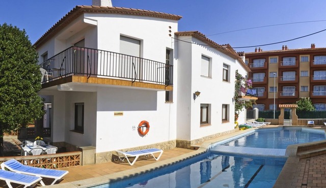 APCOSTAS Villa Piscis/Three Bedrooms
