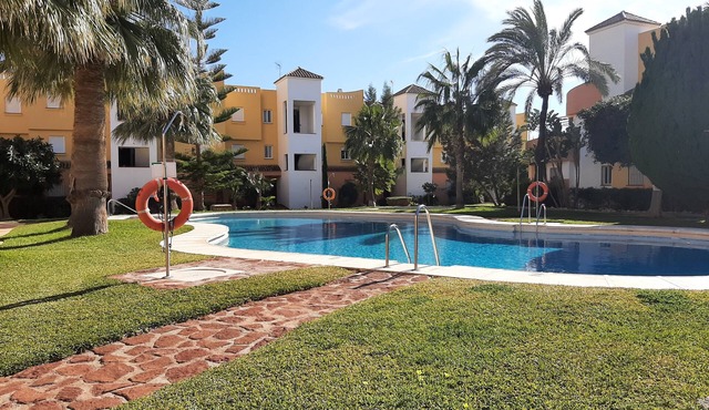 Appartement Avec Piscine Residence Naturiste WI FI, Beau Jardin